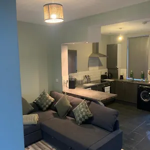 https://2-bedroom-cheerful-house-close-to-city-center.belfasthotelsireland.com