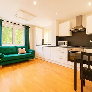 One Bedroom In Centre Apartment